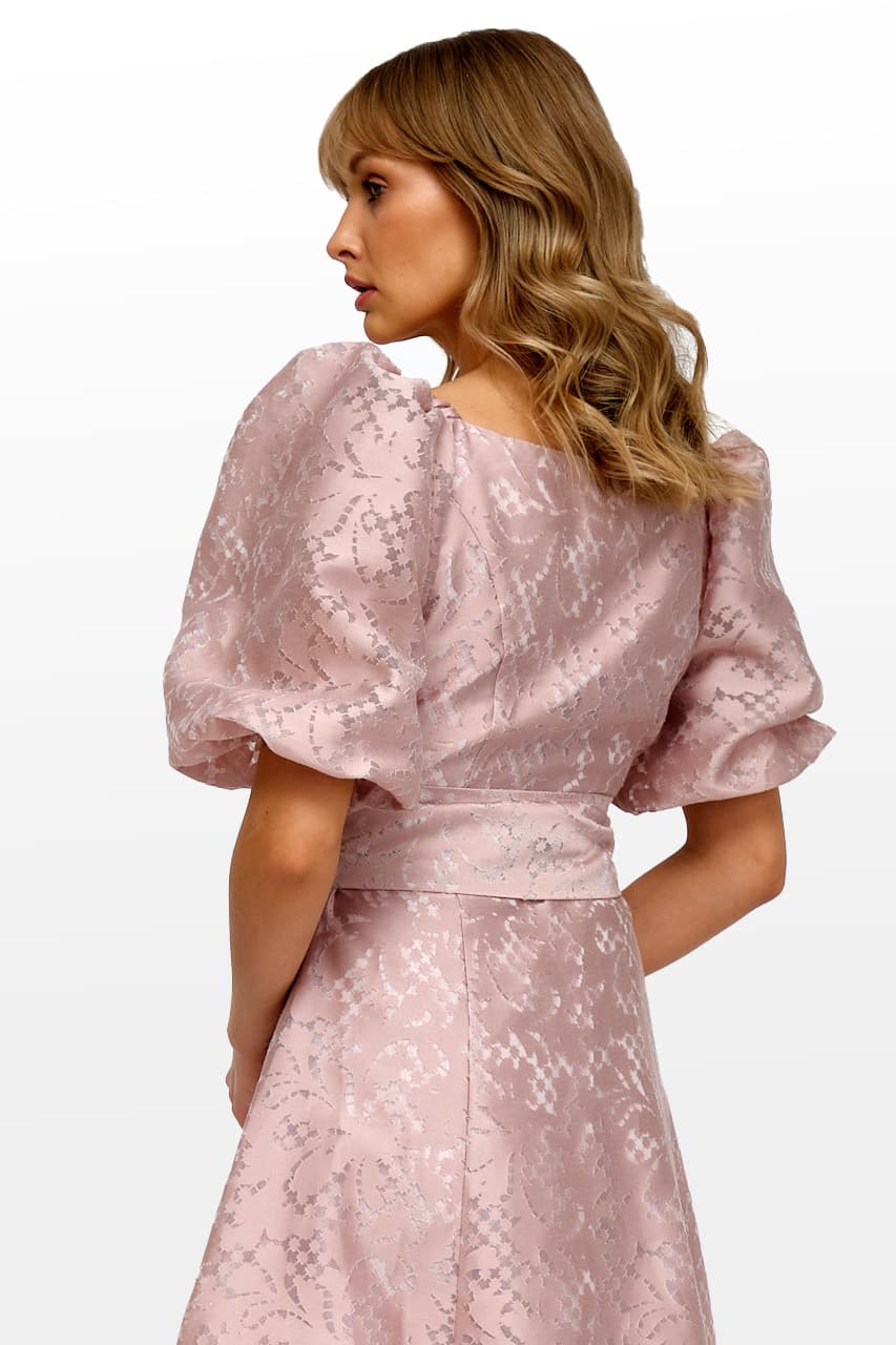 Платье средней длины