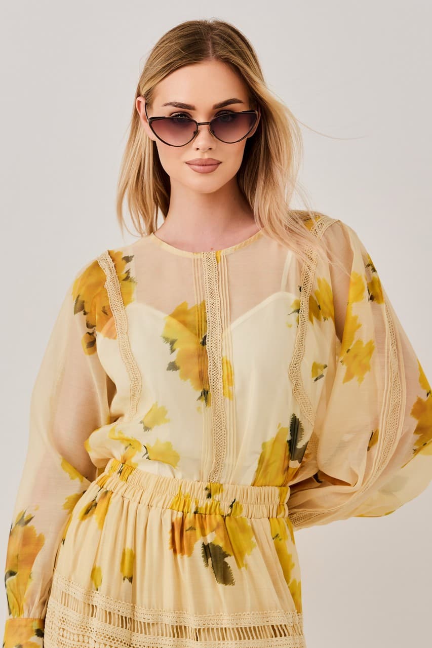 Костюм с юбкой