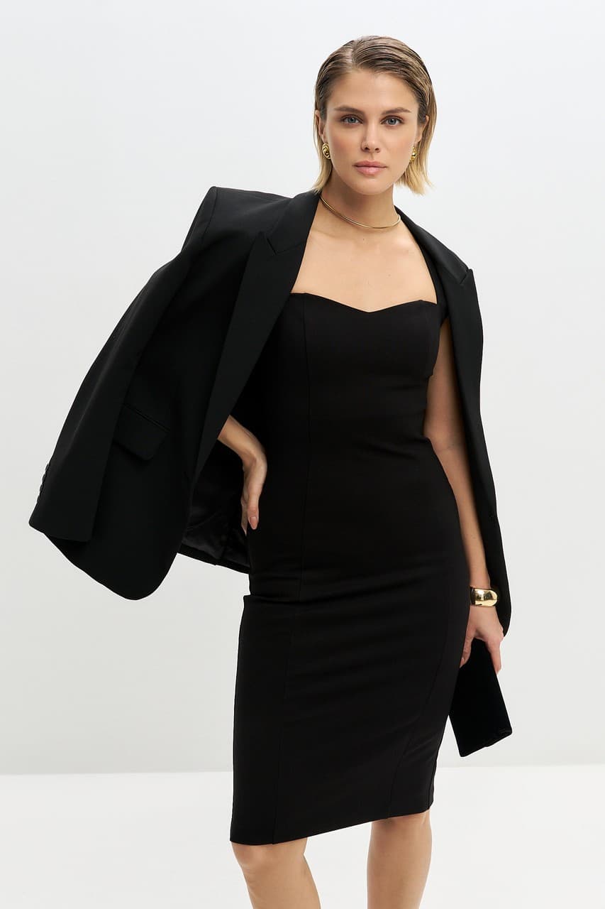 Платье средней длины