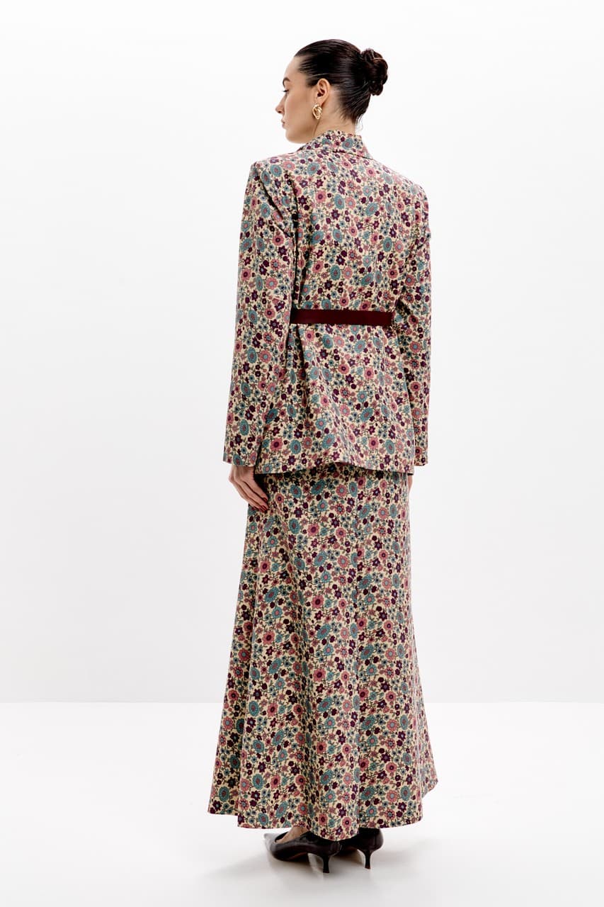 Костюм с юбкой